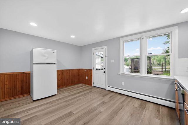 16 CONVENT RD, Aston, PA 19014