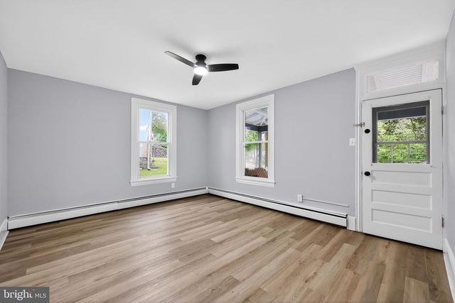 16 CONVENT RD, Aston, PA 19014