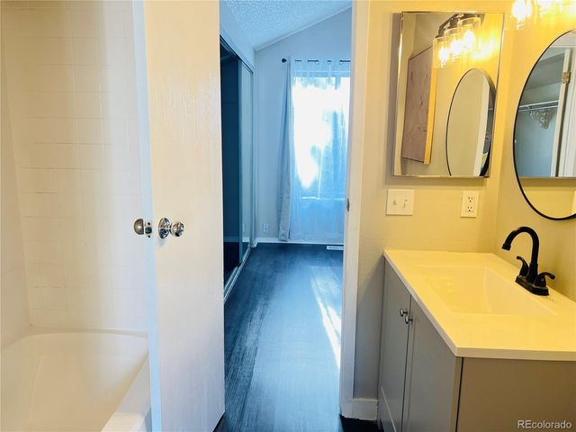 10107 E Peakview Avenue, Englewood, CO 80111