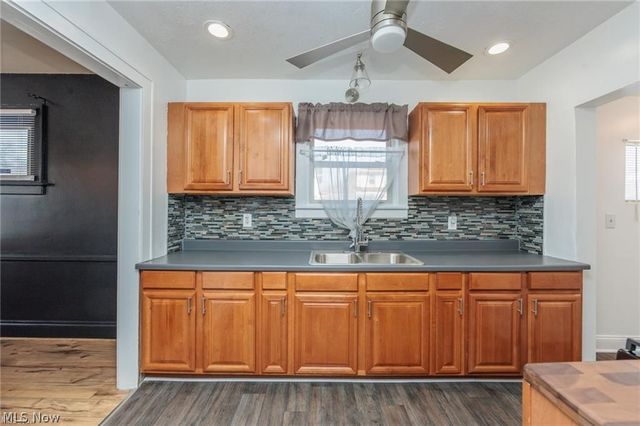 261 Madison Avenue, Akron, OH 44320