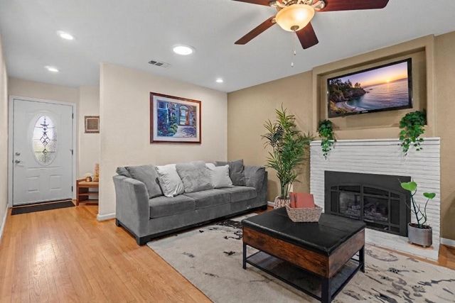 105 Coralie Way, Folsom, CA 95630