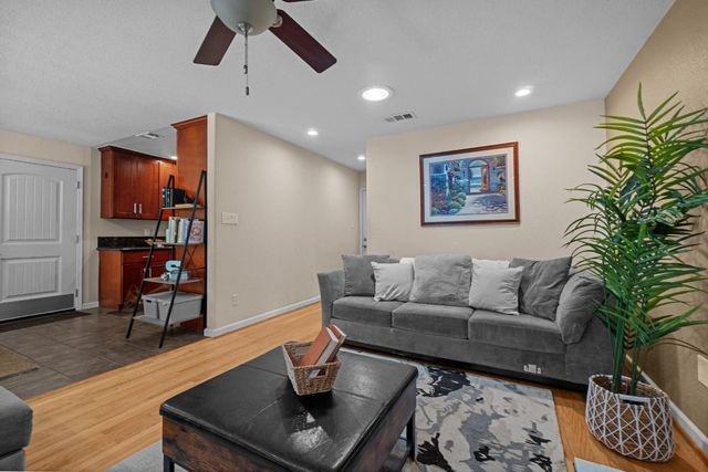 105 Coralie Way, Folsom, CA 95630
