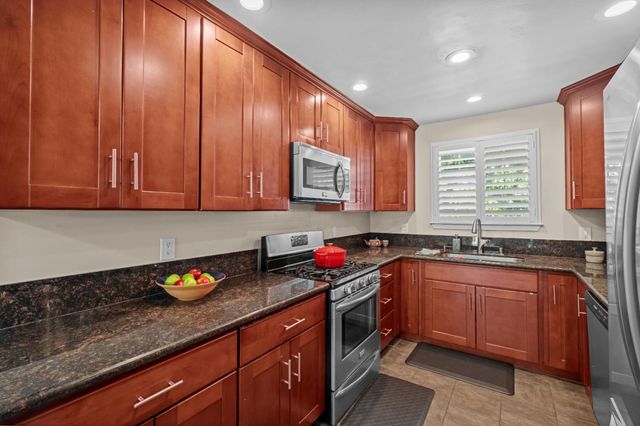 105 Coralie Way, Folsom, CA 95630