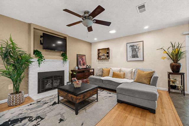 105 Coralie Way, Folsom, CA 95630