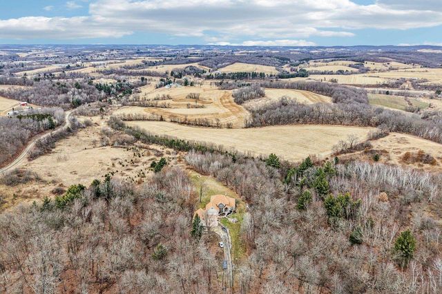 W9460 Welch Road, Elroy, WI 53929