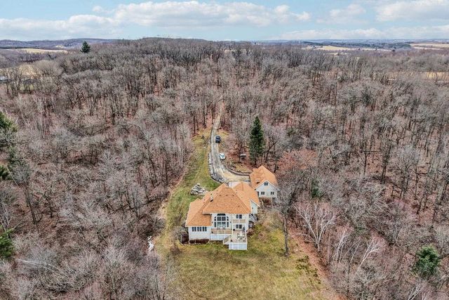 W9460 Welch Road, Elroy, WI 53929