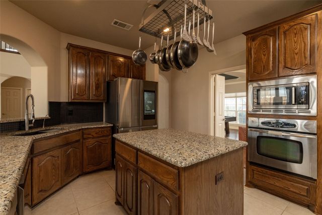 1424 Fence Post Drive, Fort Worth, TX 76052