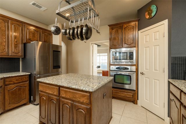 1424 Fence Post Drive, Fort Worth, TX 76052