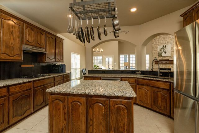 1424 Fence Post Drive, Fort Worth, TX 76052