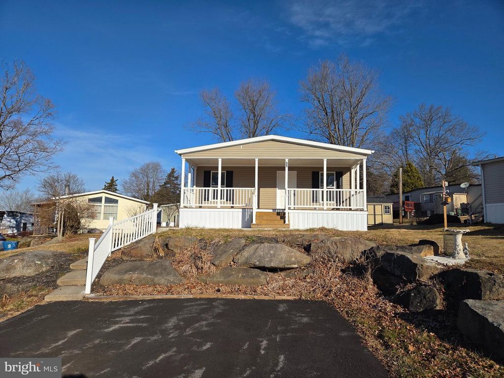 31 GOLFVIEW DR, Quakertown, PA 18951