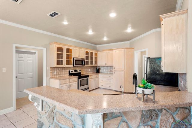 2200 McKeller Rd., Mount Pleasant, TX 75455