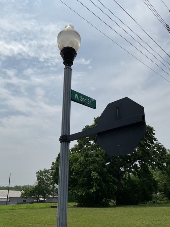 123 N Main Street, Bonham, TX 75418
