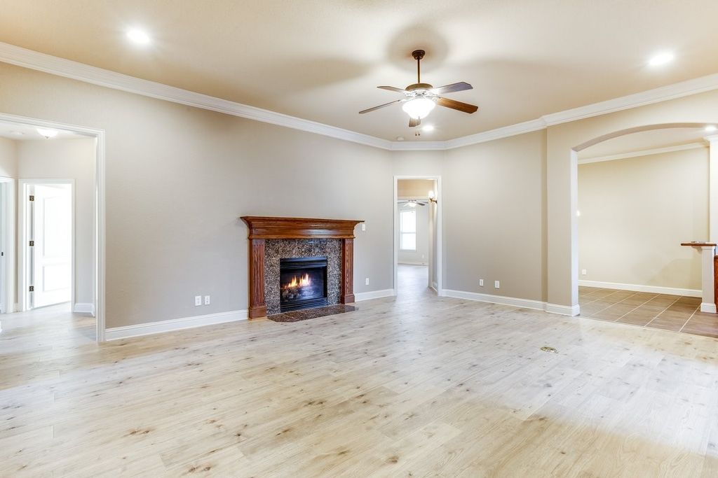 315 Castle Hill Drive, Burleson, TX 76028 — photo 2