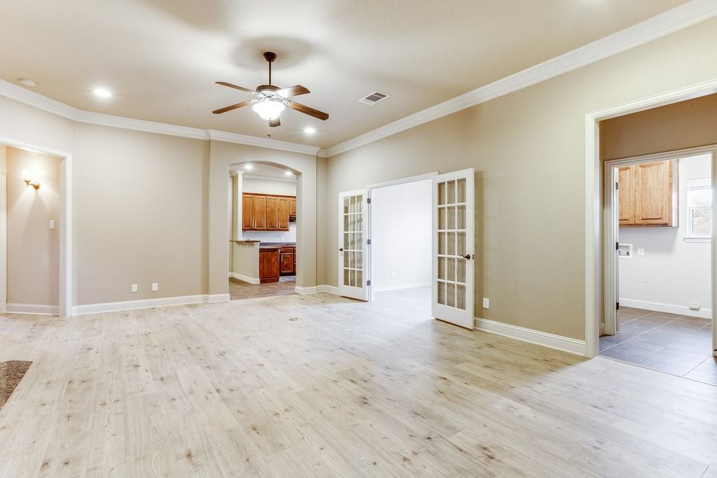 315 Castle Hill Drive, Burleson, TX 76028 — photo 5