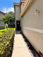 1290 Sorrento Dr 1290, Weston, FL 33326