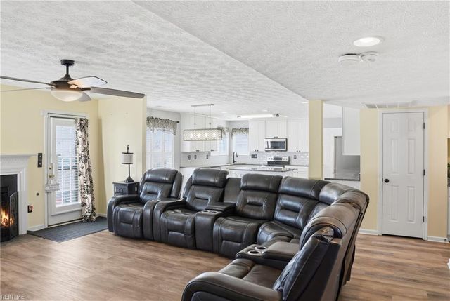 1726 Aspenwood DR, Hampton, VA 23666