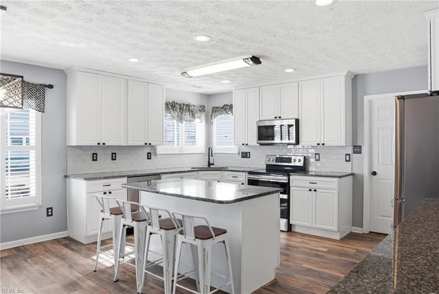 1726 Aspenwood DR, Hampton, VA 23666