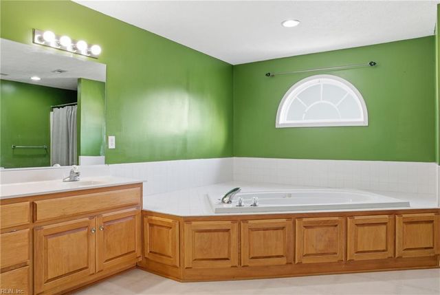 1726 Aspenwood DR, Hampton, VA 23666