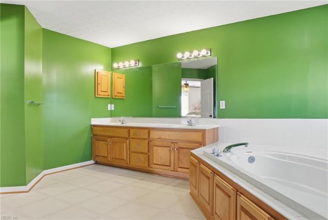 1726 Aspenwood DR, Hampton, VA 23666