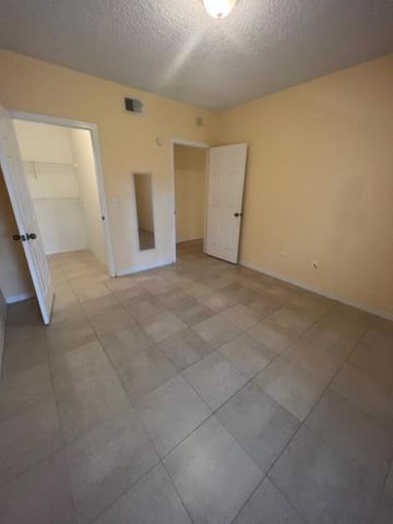 10282 Fox Trail Road 210, Royal Palm Beach, FL 33411