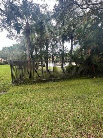 10282 Fox Trail Road 210, Royal Palm Beach, FL 33411