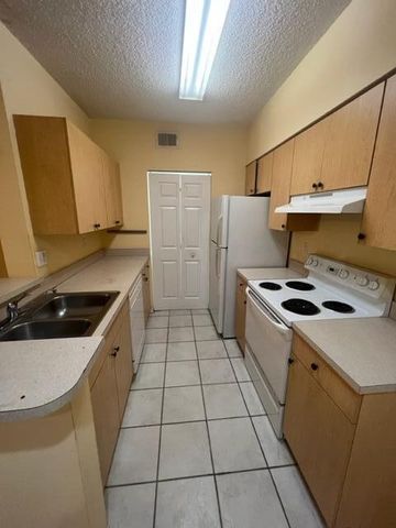 10282 Fox Trail Road 210, Royal Palm Beach, FL 33411