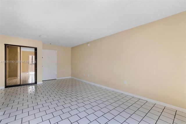 4805 NW 7th St 302-15, Miami, FL 33126
