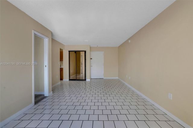4805 NW 7th St 302-15, Miami, FL 33126
