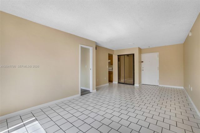 4805 NW 7th St 302-15, Miami, FL 33126