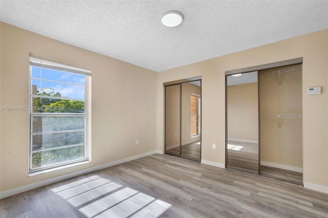 4805 NW 7th St 302-15, Miami, FL 33126