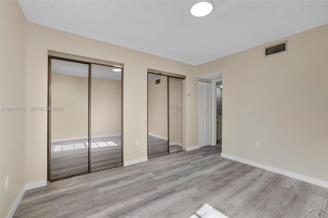 4805 NW 7th St 302-15, Miami, FL 33126