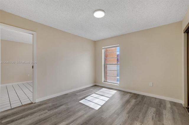 4805 NW 7th St 302-15, Miami, FL 33126