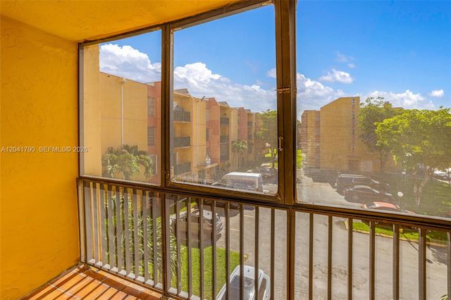 4805 NW 7th St 302-15, Miami, FL 33126