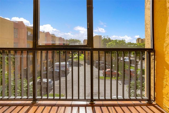4805 NW 7th St 302-15, Miami, FL 33126