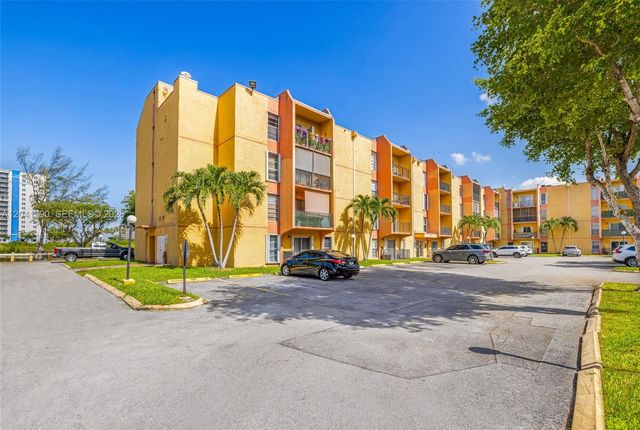 4805 NW 7th St 302-15, Miami, FL 33126