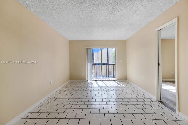 4805 NW 7th St 302-15, Miami, FL 33126