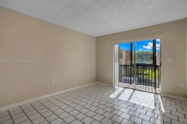 4805 NW 7th St 302-15, Miami, FL 33126