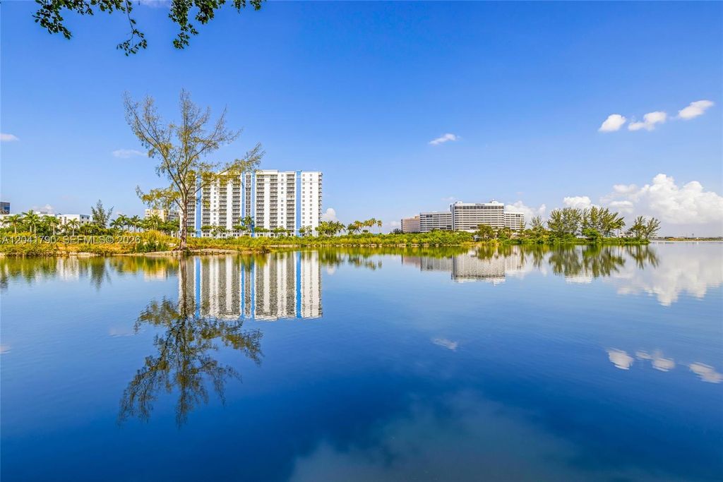 4805 NW 7th St 302-15, Miami, FL 33126