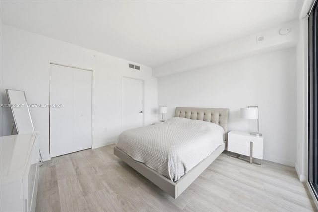 55 SW 9th St 3106, Miami, FL 33130