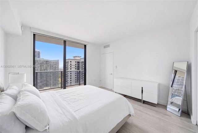 55 SW 9th St 3106, Miami, FL 33130