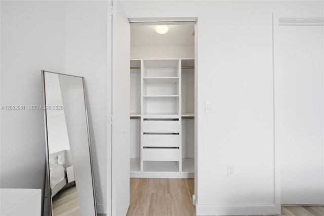 55 SW 9th St 3106, Miami, FL 33130