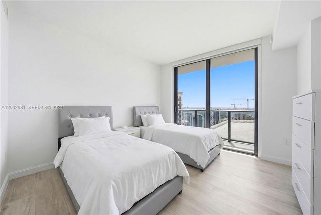 55 SW 9th St 3106, Miami, FL 33130