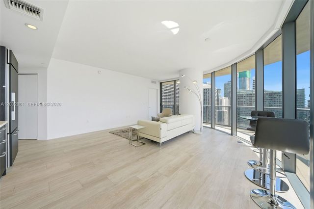 55 SW 9th St 3106, Miami, FL 33130