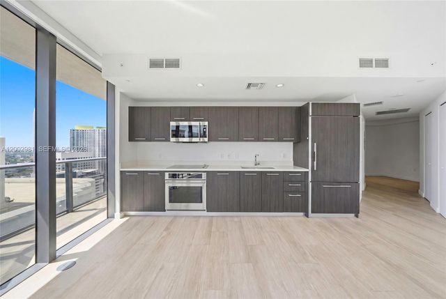 55 SW 9th St 3106, Miami, FL 33130