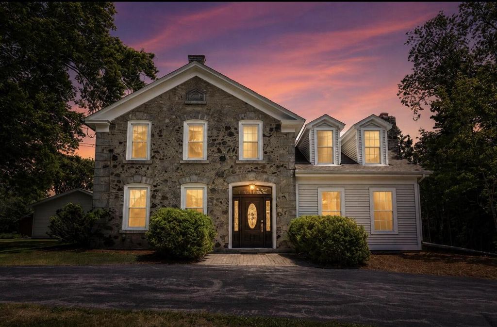 628 Port Washington ROAD, Grafton, WI 53024