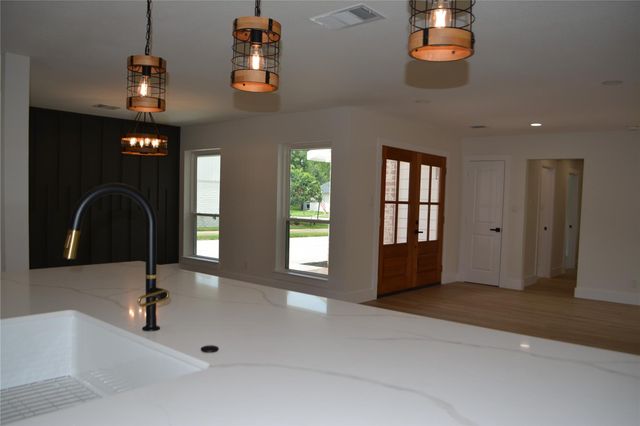 418 Briar Hill Drive, Houston, TX 77042