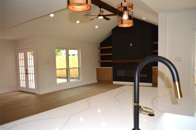 418 Briar Hill Drive, Houston, TX 77042