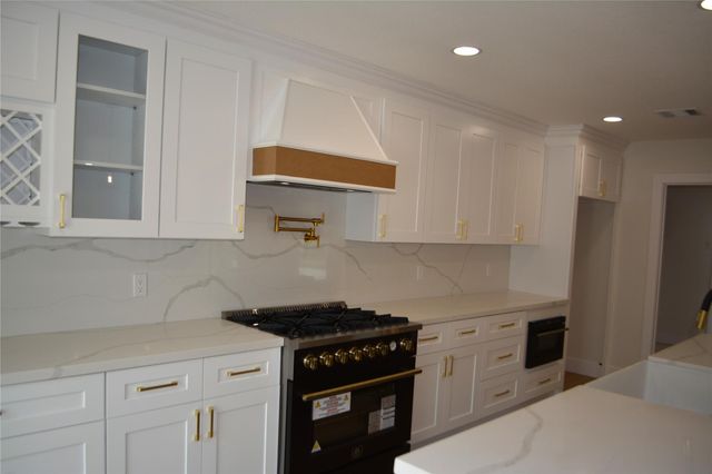 418 Briar Hill Drive, Houston, TX 77042