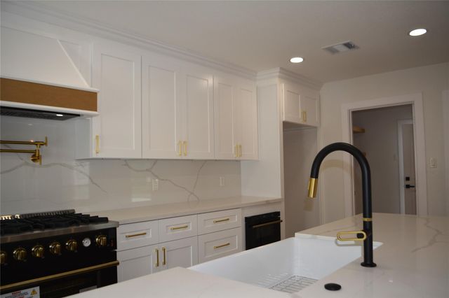 418 Briar Hill Drive, Houston, TX 77042