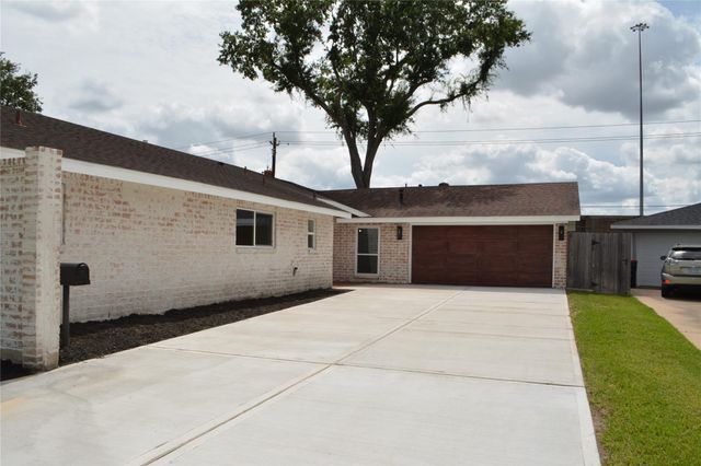 418 Briar Hill Drive, Houston, TX 77042